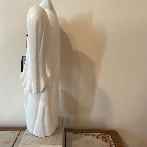 COPY - NEW Halloween 2023 Ghost holding pumpkin Light Up Decor 20” Tall - Picture 6 of 6